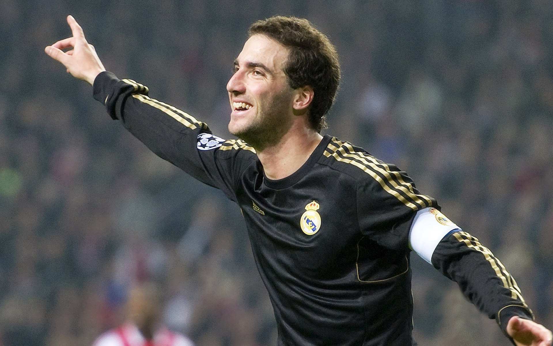 深圳队鏖战勇士，布伦森统治全场，一场跨越时空的篮球对话